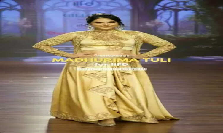 एक्ट्रेस&nbsp;मधुरिमा तुली की रॉयल एंट्री ने चंडीगढ़ टाइम्स फैशन वीक 2025 में बिखेरा जलवा, अपने मनमोहक अंदाज़ से जीता&nbsp;सबका दिल।