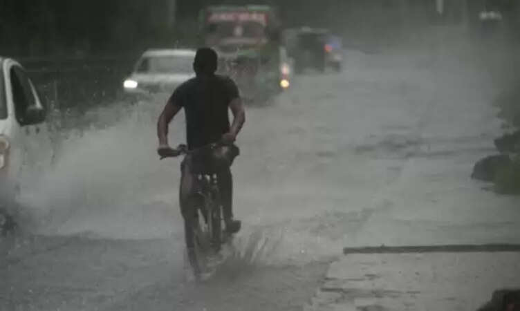 मौसम विभाग का मध्य प्रदेश के विभिन्न हिस्सों में भारी बारिश का ऑरेंज अलर्ट जारी, जानें कैसा रहेगा मौसम