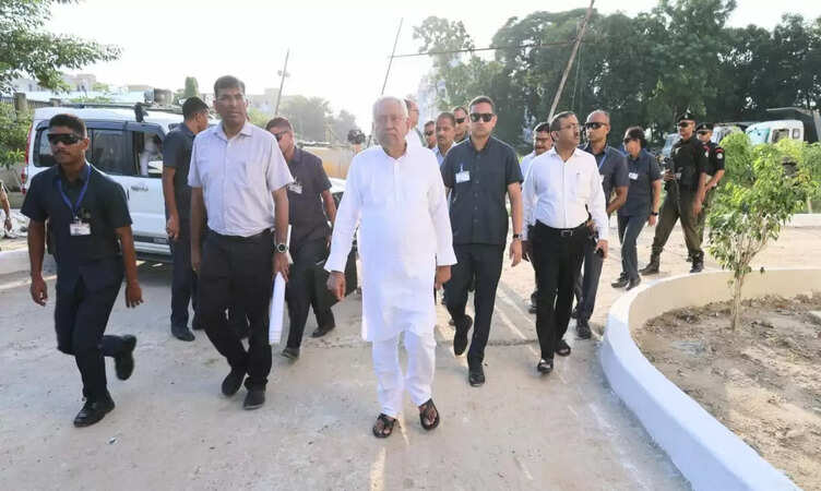 CM नीतीश&nbsp;ने बख्तियारपुर में रेलवे ओवरब्रिज और&nbsp;शैक्षणिक भवन ऑडिटोरियम एवं इनडोर गेम्स कॉम्प्लेक्स का किया निरीक्षण, जल्द&nbsp;कार्य पूर्ण करने का दिया निर्देश