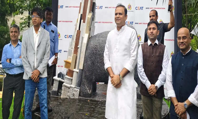 मुंबई की आत्मा को कलात्मक अंदाज में पेश करती &lsquo;ओवरशूट-लीनिंग इकोलॉजी&rsquo;