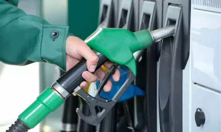 Petrol Diesel Price Update: पेट्रोल-डीजल के नए दाम हुए अपडेट, टंकी फुल कराने से पहले जान लें रेट
