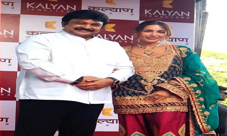 मलाइका अरोरा की मौजूदगी से जगमगाया कल्याण ज्वेलर्स का मुलुंड शोरूम