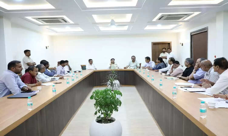 MP News: डिप्टी सीएम&nbsp;राजेन्द्र शुक्ल ने दिए निर्देश: बेला-सिलपरा रिंग रोड कार्य शीघ्र करें पूर्ण,&nbsp;गडकरी करेंगे लोकार्पण