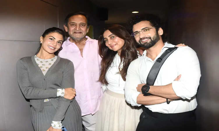 Actress Jacqueline Fernandez, Saiee Manjrekar & Others Attend actor-director Mahesh Manjrekar&rsquo;s Gripping Hindi Play Animal