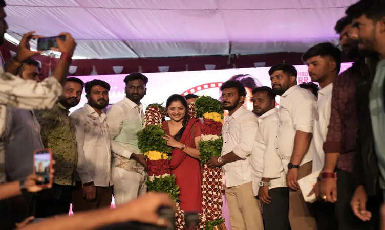 Fans Paint RR Nagar Red as Actress and &lsquo;Dimple Queen&rsquo; Rachita Ram Thanks Fans for Showering Her with Love Across the Country