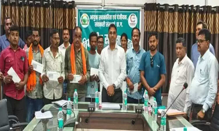 Jagdalpur News: सहकारिता आयुक्त&nbsp;कुलदीप शर्मा ने जिला सहकारी केंद्रीय बैंक जगदलपुर का किया&nbsp;निरीक्षण,&nbsp;सुविधाओं की ली जानकारी