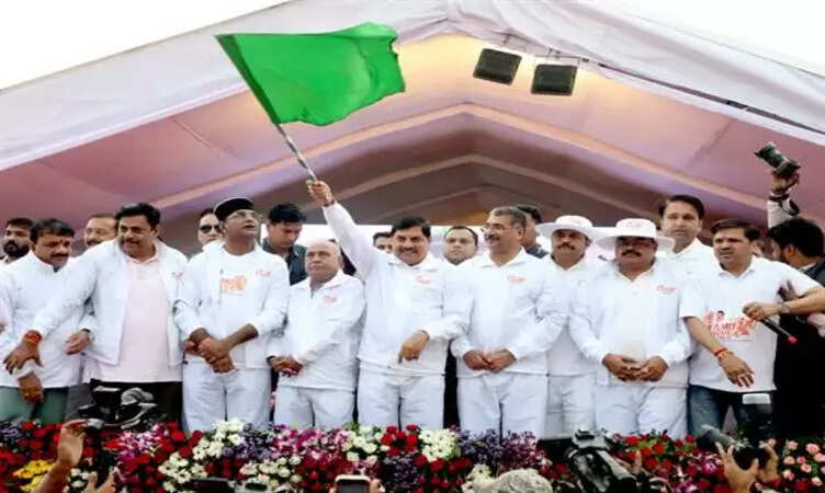 MP News: सीएम मोहन यादव ने फिट इंडिया मूवमेंट और नशामुक्त भारत के तहत नमो युवा रन को हरी झंडी दिखाकर किया रवाना