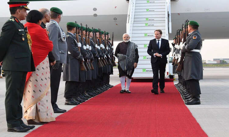 PM Narendra Modi Europe Visit: साल के पहले विदेशी दौरे पर जर्मनी पहुंचे पीएम नरेंद्र मोदी, बर्लिन में हुआ शानदार स्वागत