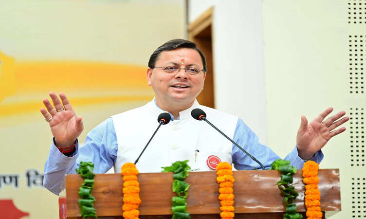 मुख्यमंत्री सशक्त बहना उत्सव योजना कार्यक्रम में सीएम पुष्कर सिंह धामी ने महिला स्वयं सहायता समूहों को किया सम्मानित।