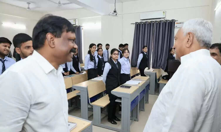 मुख्यमंत्री नीतीश कुमार&nbsp;ने ललित नारायण मिश्र इंस्टीट्यूट का किया निरीक्षण,&nbsp;छात्र-छात्राओं से की बातचीत