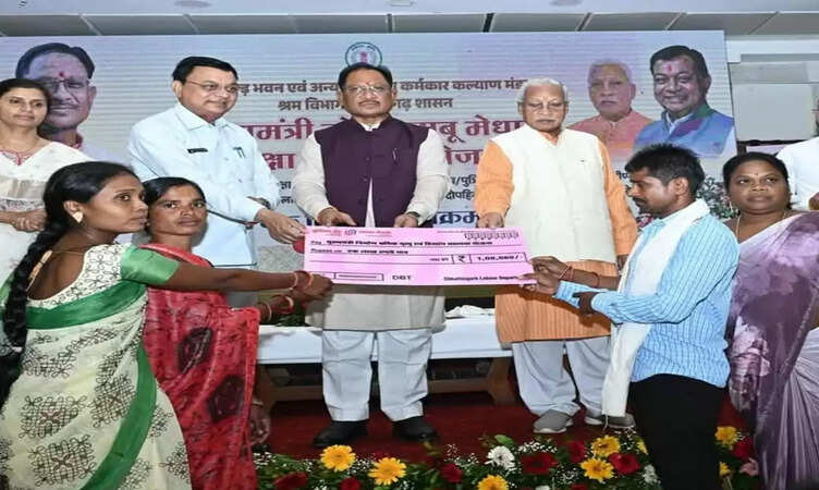 छत्तीसगढ़ सरकार ने 8.39 लाख श्रमिकों को दिए 535.62 करोड़, सीएम साय की पहल से श्रमिकों को बड़ा लाभ