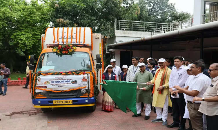 CG News: स्वास्थ्य मंत्री श्याम बिहारी जायसवाल ने हरी झंडी दिखाकर चलित खाद्य परीक्षण प्रयोगशाला को किया रवाना