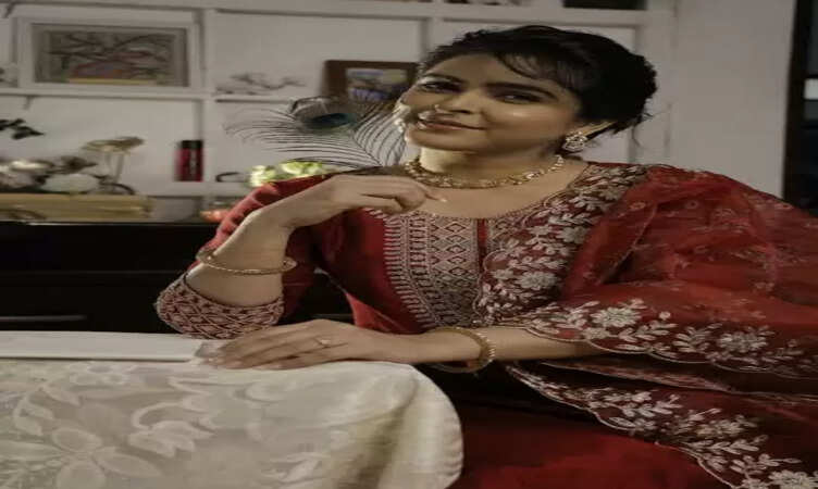 एक्ट्रेस मधुरिमा तुली का रेट्रो इंडियन लुक वायरल, सोशल मीडिया पर छाया विंटेज चार्म