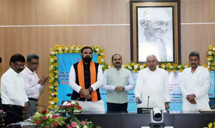 Bihar News: सीएम&nbsp;नीतीश ने 49 लाख छात्रों को 2920 करोड़ की राशि खातों में की ट्रांसफर, 331 नई परियोजनाओं का किया शिलान्यास-उद्घाटन