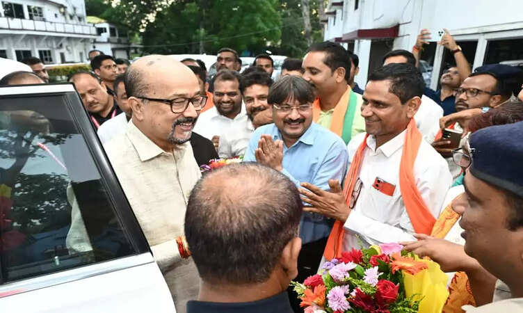 रायगढ़ सर्किट हाउस पहुंचने पर राज्यपाल&nbsp;रमेन डेका का किया गया भव्य स्वागत