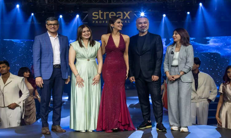 Streax Professional with Vaani Kapoor presents the trendsetting Evoke Collection at Mega Show 2025 in Mumbai
