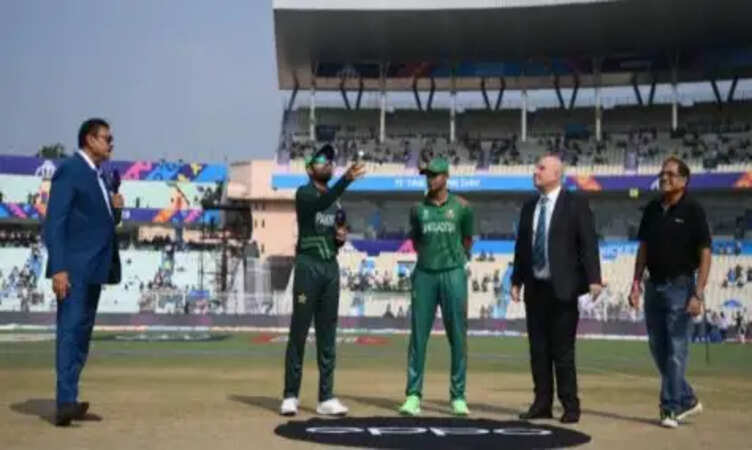 BAN vs&nbsp;PAK:&nbsp;जीत की और&nbsp;पाकिस्तान, बिना विकेट खोए पूरे किए 128&nbsp;रन