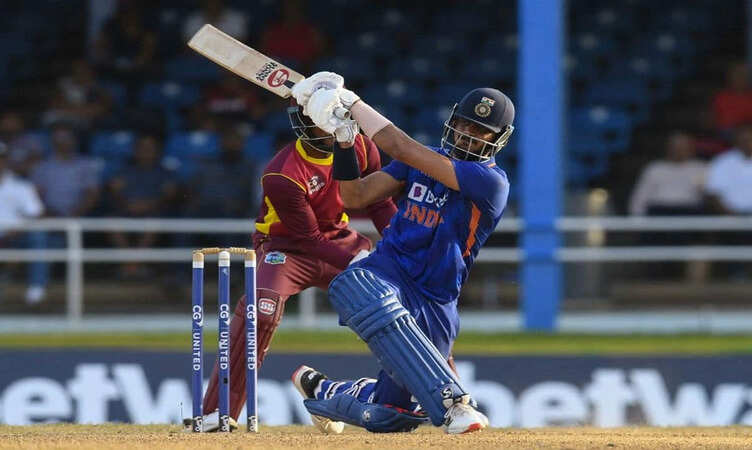 IND vs WI: अक्षर पटेल ने तोड़ा एमएस धोनी का 17 साल पुराना रिकॉर्ड