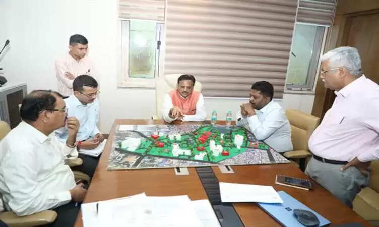 MP News: चिकित्सकीय आवश्यकताओं और भविष्य की मांग अनुसार मेडिकल कॉलेजों और संबद्ध अस्पतालों के उन्नयन की बनायें योजना: डिप्टी सीएम&nbsp;शुक्ल