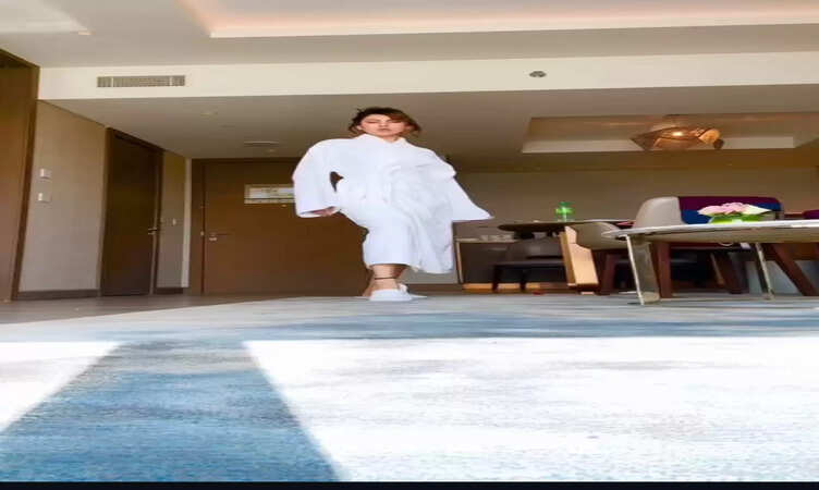 WATCH: Urvashi Rautela masters 'self choreography' like a pro, dance video wins hearts of entire internet world!