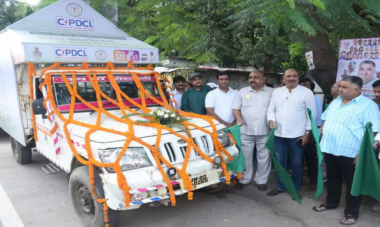 PM सूर्य घर योजना के अंतर्गत जागरूकता रथ को पर्यटन मंत्री राजेश अग्रवाल&nbsp;ने दिखाई हरी झंडी