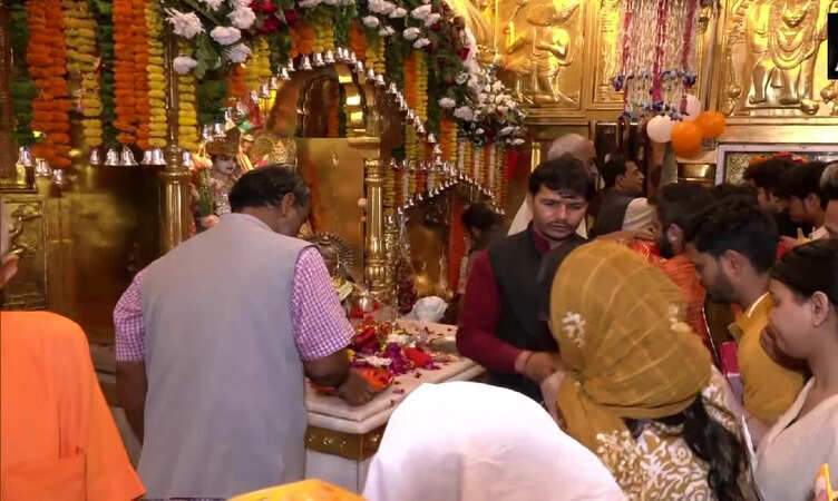 Hanuman Jayanti 2023: हनुमान जन्मोत्सव को लेकर देश भर के हनुमान मंदिर में श्रद्धालुओं की लगी कतार, सुरक्षा के कड़े इंतजाम