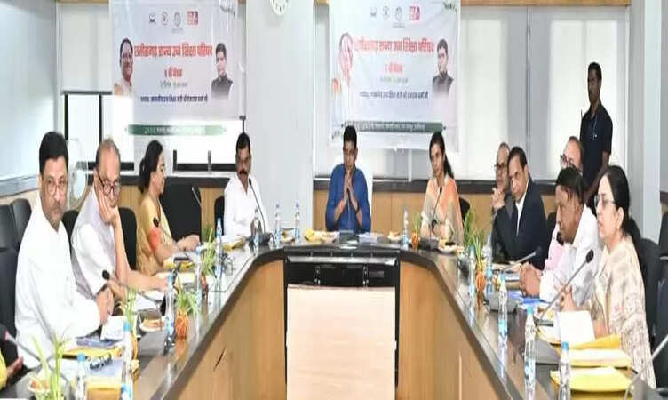 छत्तीसगढ़ में उच्च शिक्षा को मिलेगा नया आयाम: उच्च शिक्षा मंत्री टंकराम वर्मा ने दिए नवाचार और गुणवत्तापूर्ण सुधार के निर्देश