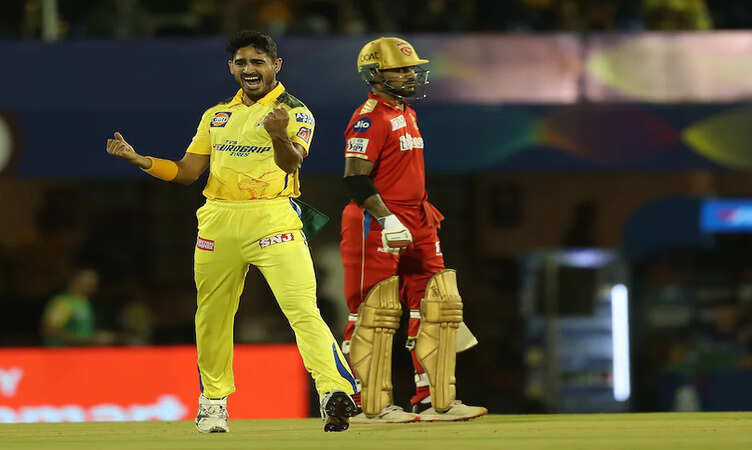 CSK vs PBKS, IPL 2022: पहले ही ओवर में चेन्नई को मिली सफलता, मुकेश चौधरी ने मयंक अग्रवाल को भेजा पवेलियन