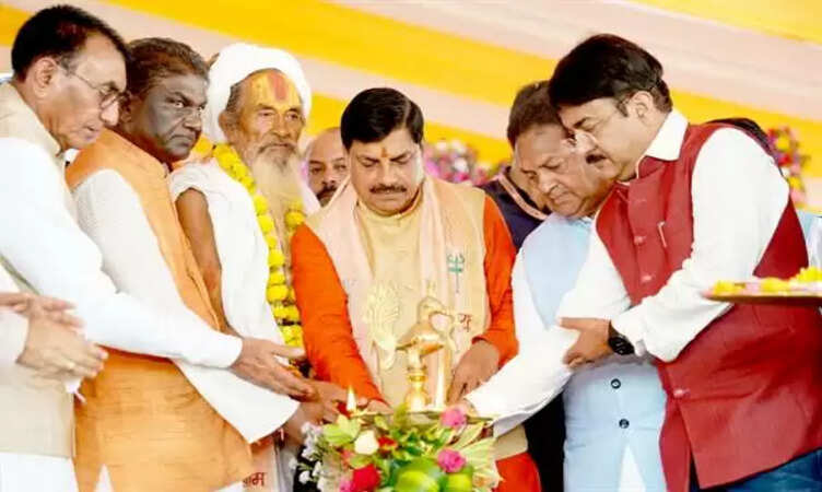 MP News: सीएम&nbsp;मोहन यादव&nbsp;महलपुर पाठा में श्रीकृष्ण पर्व कार्यक्रम में हुए शामिल