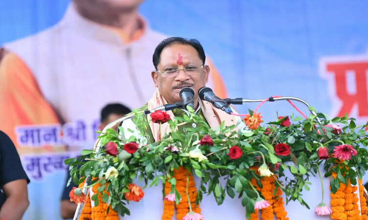 CM साय ने प्रतिभावान विद्यार्थियों को किया सम्मानित, कहा - शिक्षा और प्रतिभा के बल पर आगे बढ़ें युवा, प्रदेश का नाम करें रोशन