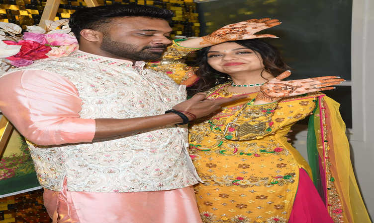 Divya Agarwal and Apurva Padgaonkar's Grand Mehendi Bash