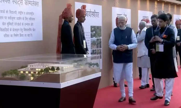 PM Modi Visit To Gwalior: पीएम मोदी सिंधिया स्कूल के स्थापना दिवस के कार्यक्रम में पहुंचे, बच्चों ने गरबा गीत से किया स्वागत