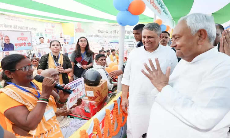 जगदीशपुर में कार्यकर्ताओं के साथ संवाद कार्यक्रम में शामिल हुए सीएम&nbsp;नीतीश कुमार, कार्यकर्ताओं को किया संबोधित, पदाधिकारियों को निदेशित किया