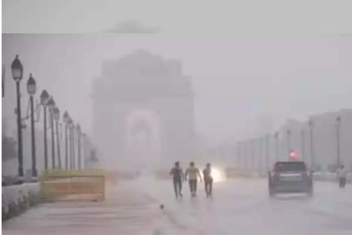 Weather : शीतलहर और घने कोहरे की चपेट में उत्तर भारत, दिल्ली में ऑरेंज अलर्ट