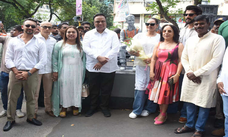 Sonakshi Sinha-Zaheer Iqbal Unveil Sangeeta Babani's Sculpture Series Tea Break in Bandra