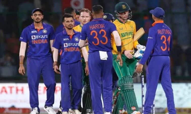 IND vs SA: चौथे T20 में इन 2 खिलाड़ियों पर मंडरा रहा टीम से बाहर होने का खतरा, नंबर 2 का बाहर होना तय