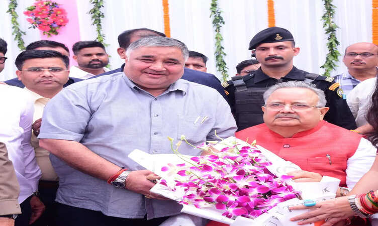 CG News: पर्यटन मंत्री राजेश अग्रवाल ने विधानसभा अध्यक्ष रमन सिंह को जन्मदिन की दी हार्दिक बधाई एवं शुभकामनाएं