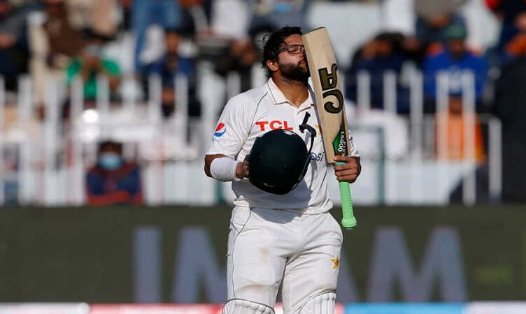 इमाम उल हक ने जड़ा पहला टेस्ट शतक, लाचार दिखी ऑस्ट्रेलियाई टीम 