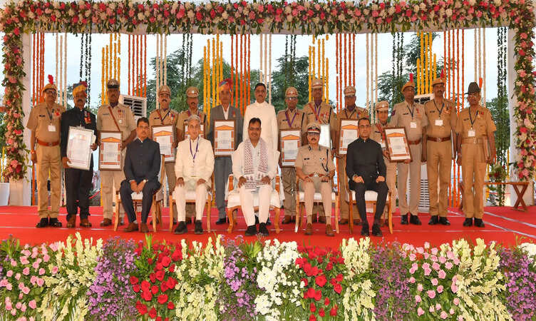 Rajasthan News: सीएम भजनलाल शर्मा ने जोधपुर में एट होम में की शिरकत - 14 पुलिस कार्मिकों को पुलिस पदक किए&nbsp;प्रदान&nbsp;