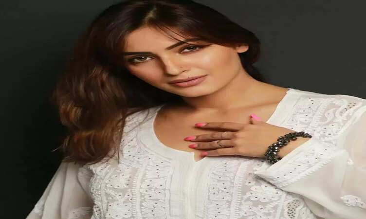 अभिनेत्री&nbsp;शिवांगी वर्मा का खुलासा: ग्लैमर की चकाचौंध के पीछे छिपा है कड़ा संघर्ष