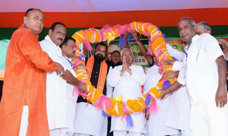 बक्सर के राजपुर प्रखंड मुख्यालय में NDA कार्यकर्ताओं के साथ संवाद कार्यक्रम में शामिल हुए मुख्यमंत्री नीतीश, कार्यकर्ताओं को किया संबोधित