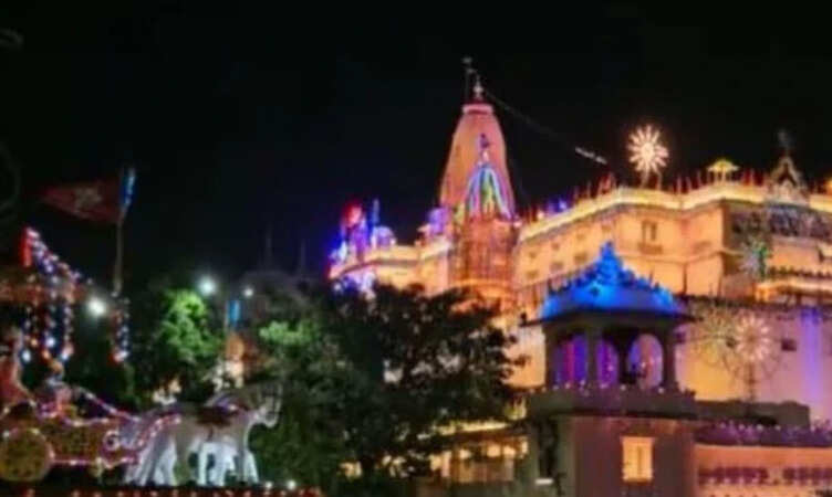 Janmashtami 2023: मथुरा में मची श्रीकृष्ण जन्माष्टमी का पर्व की धूम, उमड़ा भक्तों का जनसैलाब
