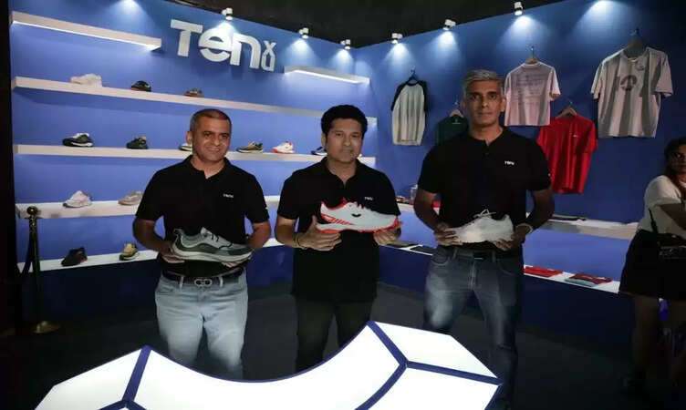 क्रिकेटर सचिन तेंदुलकर ने लॉन्च किया नया स्पोर्ट्स ब्रांड 'टेन एक्सयू', बोले- भारत को खेल खेलने वाला देश बनाना है