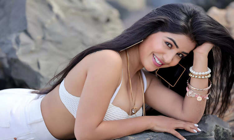 अभिनेत्री और नर्सिंग ऑफिसर शिखा मल्होत्रा&nbsp;का सनसनीखेज खुलासा: Bigg Boss 19 सिर्फ एक स्क्रिप्टेड ड्रामा है!