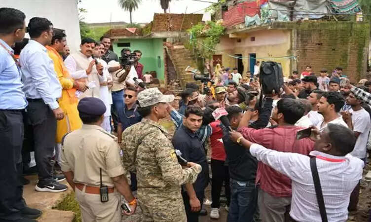 MP News: सीएम मोहन यादव एवं केंद्रीय मंत्री ज्&zwj;योतिरादित्&zwj;य सिंधिया ने किया गुना में वर्षा प्रभावित क्षेत्रों का दौरा