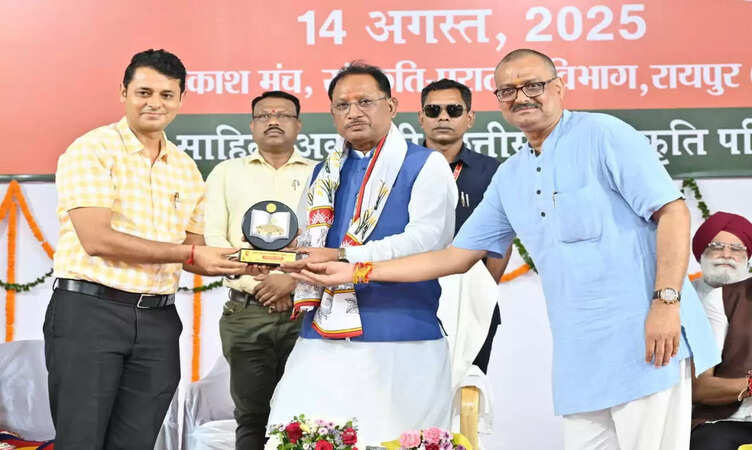 CG News: सीएम&nbsp;विष्णु देव साय भारत विभाजन विभीषिका दिवस - राष्ट्रीय संगोष्ठी एवं चित्र प्रदर्शनी में हुए शामिल