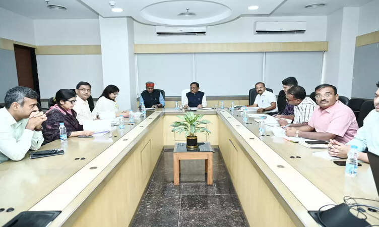 CG News: हिंसक वन्यप्राणियों द्वारा जनहानि, फसल हानि के प्रकरणों का संवेदनशीलता से करें निराकरण: सीएम साय