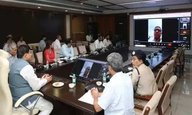 मुख्यमंत्री&nbsp;मोहन यादव ने स्टेट सिचुएशन रूम से ली वर्षा और गणेश प्रतिमाओं के विसर्जन की जानकारी