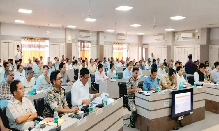 CM विष्णु देव साय ने आज दंतेवाड़ा प्रवास के दौरान&nbsp;बाढ़ राहत कार्यों की समीक्षा की,&nbsp;अधिकारियों को दिए निर्देश