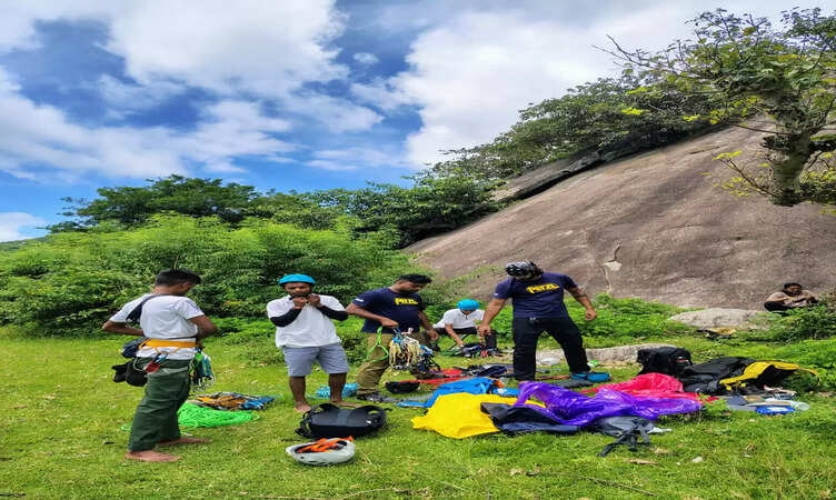 जशपुर से एक विशेष पर्वतारोही दल हिमालय अभियान के लिए हुआ रवाना।&nbsp; &nbsp;